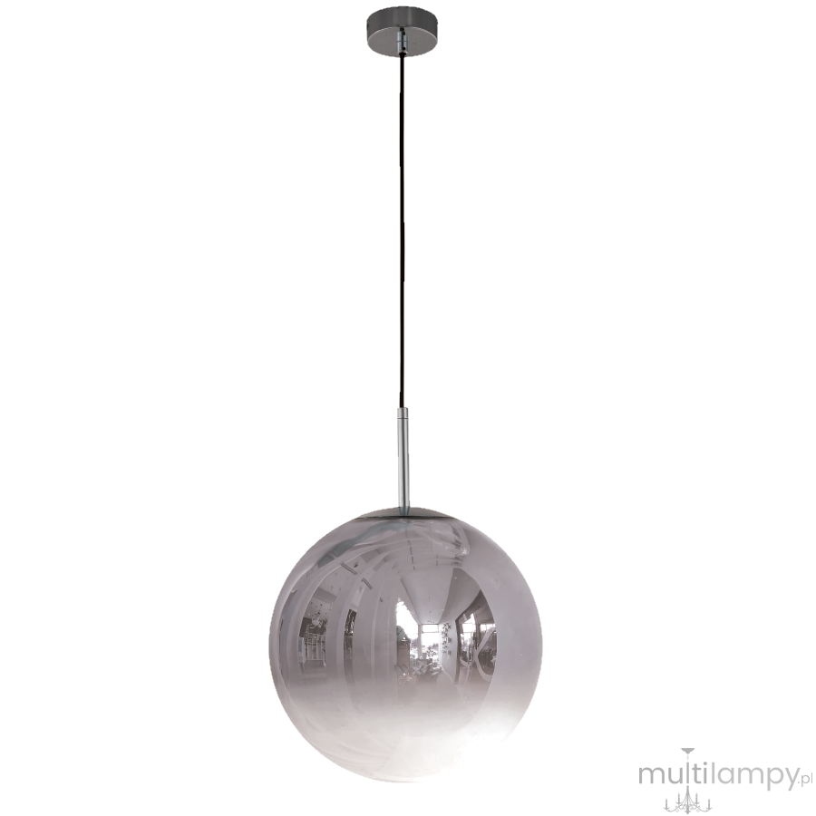 Lampa wisząca Palla D30 w chromowanym wykończeniu, z okrągłym kloszem. Zawieszona na cienkim czarnym przewodzie, z metalowym mocowaniem sufitowym. Klosz odbija otoczenie, co dodaje nowoczesnego charakteru.