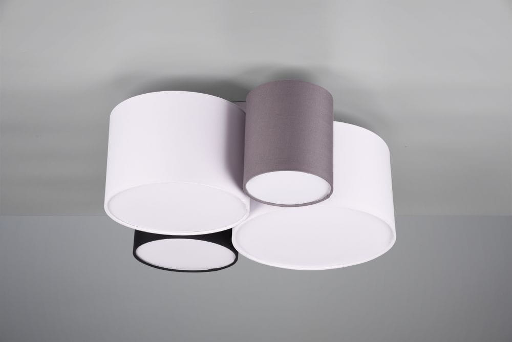 Lampa sufitowa 4-punktowa w kolorze białym i szarym, z trzema cylindrycznymi kloszami, zawieszona na gładkiej powierzchni. Klosze mają różne wysokości, tworząc nowoczesny wygląd. Idealna do wnętrz hotelowych lub mieszkalnych.