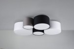 Lampa sufitowa 5-punktowa w kolorach białym, czarnym i szarym, o okrągłych kloszach. Elementy są rozmieszczone asymetrycznie na jasnym tle. Lampa zamontowana na suficie, z widoczną strukturą materiału kloszy.