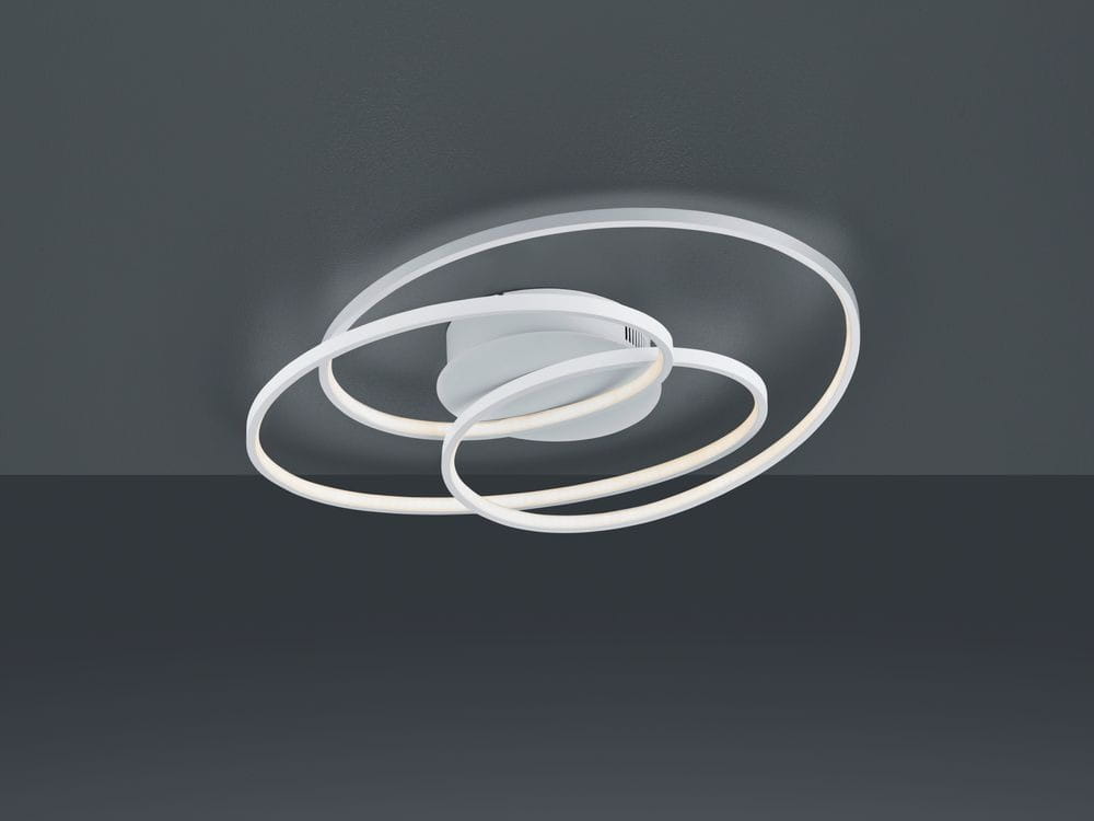 Biała lampa sufitowa Gale LED, 1-punktowa, z trzema okrągłymi elementami świetlnymi o różnych średnicach, zamontowana na okrągłej podstawie. Ujęcie z dołu, na ciemnym tle, ukazuje nowoczesny design i subtelną iluminację.