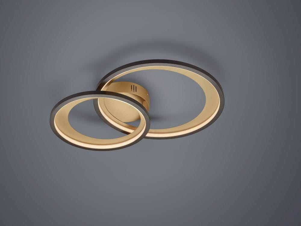 Czarna i złota lampa sufitowa LED 2-punktowa Granada z dwoma okrągłymi kloszami. Klosze są umieszczone jeden wewnątrz drugiego, z widocznymi złotymi detalami. Montaż sufitowy, na szarym tle.