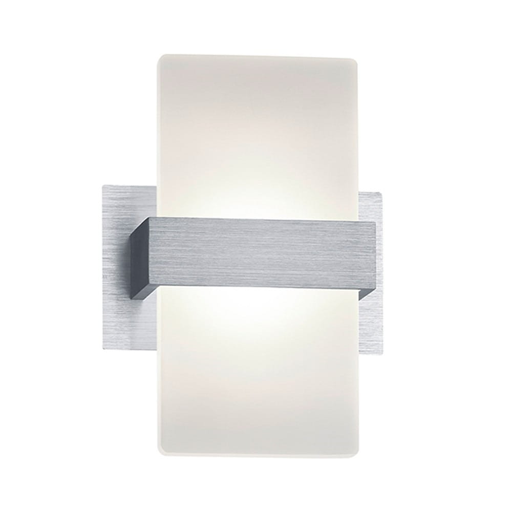 Platon LED kinkiet 1-punktowy w kolorze chromu z matowym, prostokątnym kloszem. Ujęcie frontalne, produkt zamontowany na ścianie, z minimalistycznym designem. Idealny do nowoczesnych wnętrz.