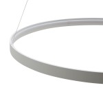 Biała lampa wisząca Circle LED D110 w kształcie okręgu, wykonana z matowego materiału. Ujęcie z boku, ukazujące cienki, okrągły korpus oraz zawieszenie na przezroczystym przewodzie. Prosty design, idealna do nowoczesnych wnętrz.