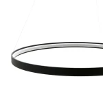 Lampa wisząca Circle LED D110 w formie czarnego okręgu z białym podświetleniem, zawieszona na cienkich żyłkach. Wykończenie matowe, minimalistyczny design, idealna do nowoczesnych wnętrz.