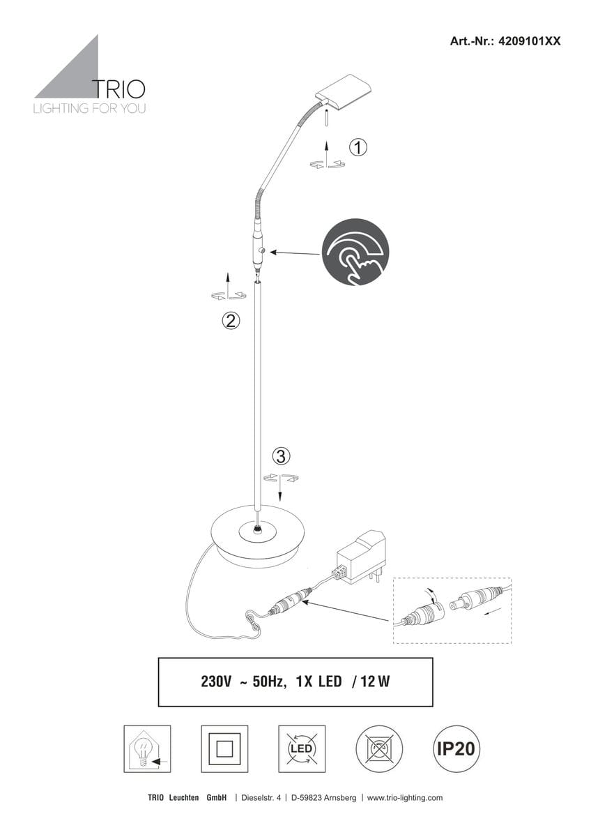 Lampa podłogowa Bergamo, 1-punktowa, w kolorze niklowym. Posiada elastyczny wysięgnik i prostokątny klosz. Ujęcie z boku, ukazujące podstawę i kabel zasilający. Przeznaczona do użytku wewnętrznego, klasa IP20, moc 12 W.
