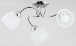 Lampa sufitowa Silia 3-punktowa 27503 z chromowanym stelażem i trzema kloszami z mlecznobiałego szkła. Klosze mają kształt lekko stożkowaty, zamontowane są na giętych ramionach. Produkt widoczny z góry, na jednolitym tle.