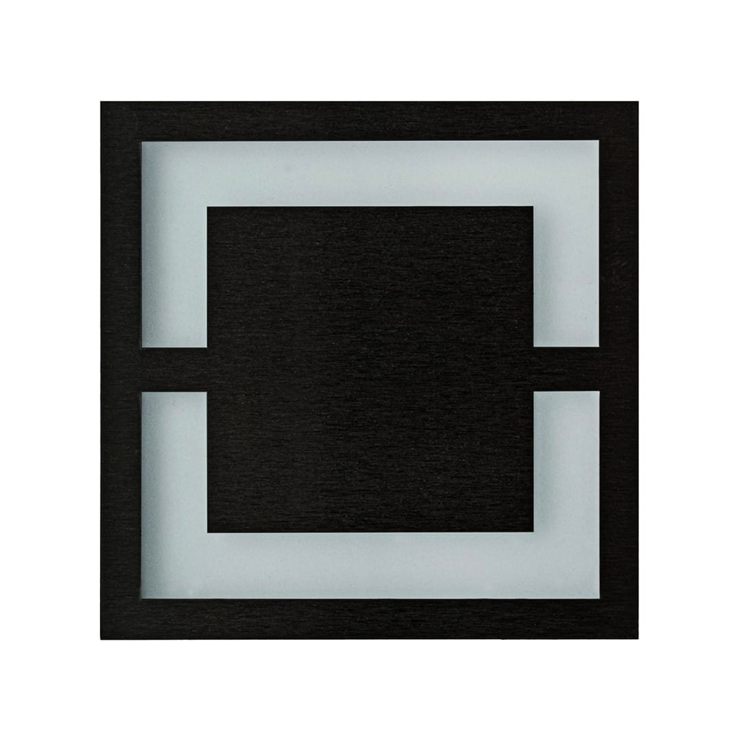 Oprawa schodowa Quadro Black LED w kolorze czarnym, o prostokątnym kształcie. Posiada białe, matowe wypełnienie oraz neutralną barwę światła 4000K. Ujęcie frontalne, produkt montowany na ścianie. Wymiary to około 12x12 cm.