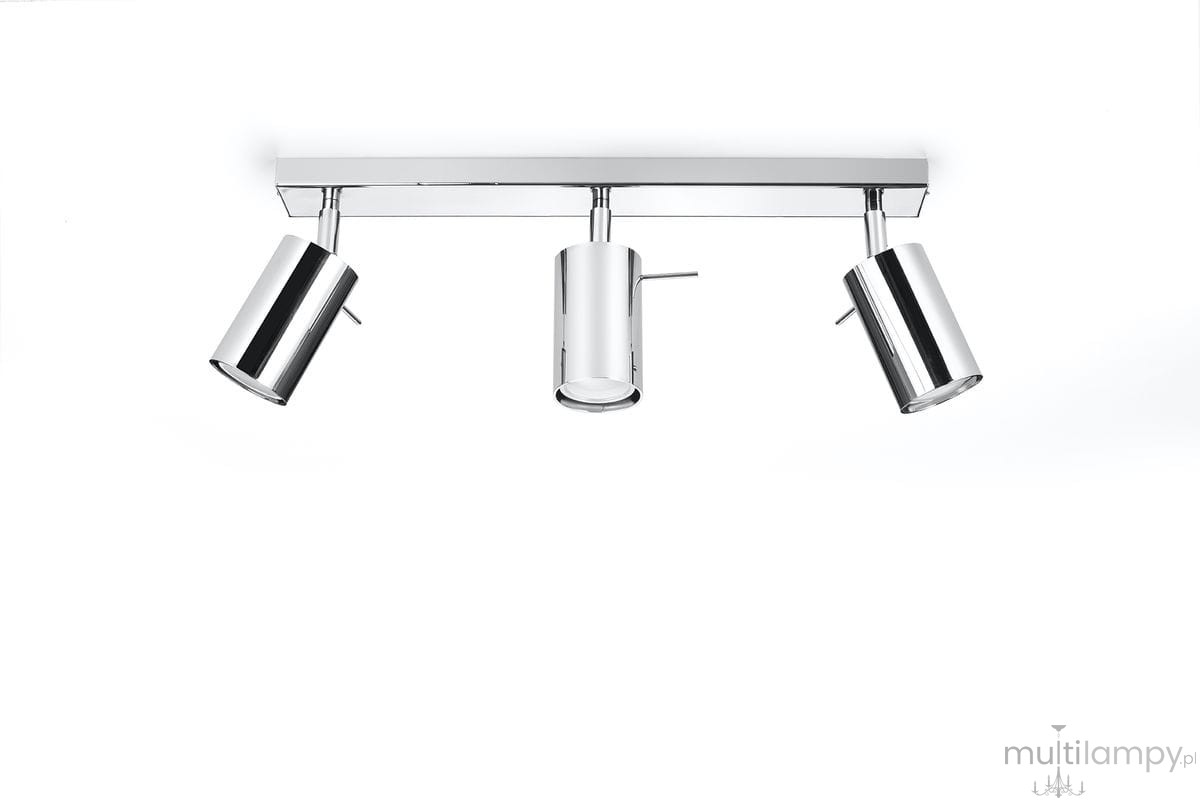 Lampa sufitowa 3-punktowa w chromie, z trzema cylindrycznymi reflektorami ustawionymi na prostokątnej podstawie. Reflektory są ruchome, co umożliwia skierowanie światła w różne kierunki. Produkt zamontowany na białym tle.