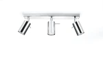 Lampa sufitowa 3-punktowa w chromie, z trzema cylindrycznymi reflektorami ustawionymi na prostokątnej podstawie. Reflektory są ruchome, co umożliwia skierowanie światła w różne kierunki. Produkt zamontowany na białym tle.