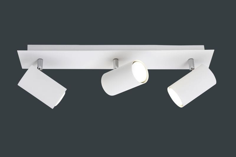 Lampa sufitowa Marley 3-punktowa w kolorze białym, z trzema regulowanymi spotami na metalowej podstawie. Ujęcie z przodu, ukazujące równomiernie rozmieszczone klosze o cylindrycznym kształcie, zamocowane na prostokątnej płycie.