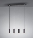 Czarna lampa wisząca Marley z czterema cylindrycznymi kloszami, zawieszona na cienkich linkach. Klosze mają matową powierzchnię, a całość utrzymana jest na prostokątnej podstawie. Produkt wisi równolegle do sufitu, na neutralnym tle.