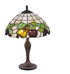 Lampa stołowa Fruit D30 z kolorowym kloszem w kształcie owoców, w odcieniach zieleni, żółci i czerwieni. Stojąca na ozdobnej, ciemnej podstawie, z widocznym metalowym detalem u góry. Idealna do wnętrz w stylu klasycznym.
