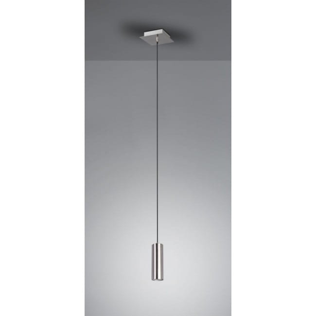 Lampa wisząca Marley 1-punktowa w kolorze niklowym, o cylindrycznym kształcie, zawieszona na cienkim przewodzie. Montaż sufitowy, minimalistyczny design, idealna do nowoczesnych wnętrz. Tło jednolite, szare.