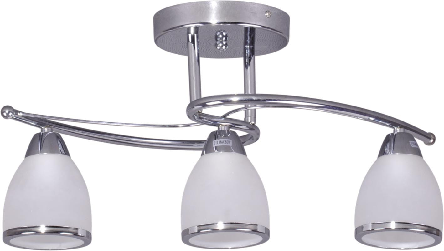 Lampa sufitowa Samira 3-punktowa w kolorze chromu z trzema kloszami z białego szkła. Klosze mają kształt owalny z metalicznymi obręczami. Produkt zamontowany na okrągłej podstawie, widok z dołu. Idealna do nowoczesnych wnętrz.