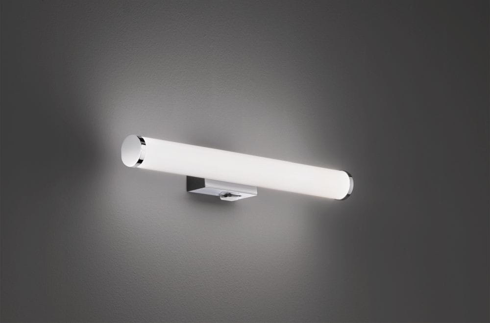 Kinkiet Mattimo LED w kolorze chromu, o długości 40 cm i mocy 4,3W. Posiada prostokątną, białą obudowę z mlecznego szkła, zamontowany na płaskiej podstawie. Oświetlenie w stylu nowoczesnym, montowane na ścianie, idealne do łazienek (IP44).