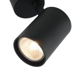 Czarna lampa sufitowa Tuka Nero, 1-punktowa, z metalowym kloszem w kształcie cylindra. Ujęcie z boku, skupione na żarówce. Jasne światło emitowane przez szklany klosz, dekoracyjna struktura wnętrza. Prosty design, idealna do nowoczesnych wnętrz.