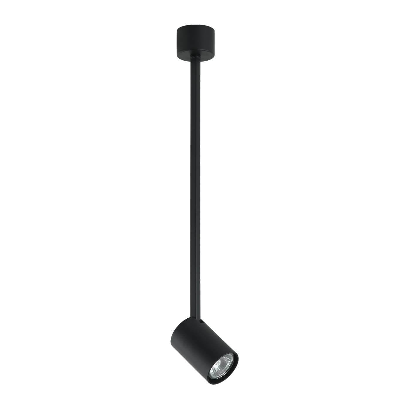 Czarna lampa sufitowa Tuka Nero L w formie 1-punktowego spotu, zawieszona na długim pręcie. Okrągła głowica z metalicznym wykończeniem, skierowana w dół. Prosty, nowoczesny design na białym tle.