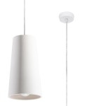 Lampa wisząca Gulcan SL.0849 w kształcie stożka, wykonana z ceramiki w kolorze białym, zawieszona na cienkim, przezroczystym przewodzie. Widoczne źródło światła w dolnej części lampy. Sufitowy uchwyt w białym kolorze.