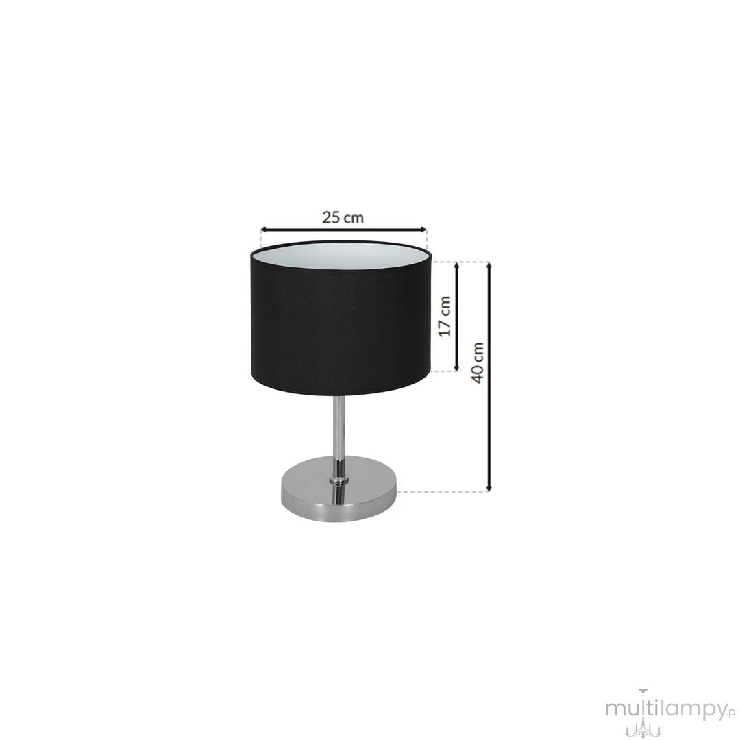 Lampka stołowa Casino 1-punktowa w kolorze czarnym i chromowanym. Okrągły klosz z materiału o średnicy 25 cm i wysokości 17 cm, zamocowany na chromowanej podstawie o wysokości 40 cm. Prosta forma, idealna do nowoczesnych wnętrz.