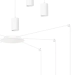 Biała lampa wisząca Traker 6-punktowa z okrągłą podstawą i sześcioma cylindrycznymi kloszami. Produkt zawieszony na białych przewodach, widoczny z góry. Prosty, nowoczesny design, idealny do różnych aranżacji wnętrz.