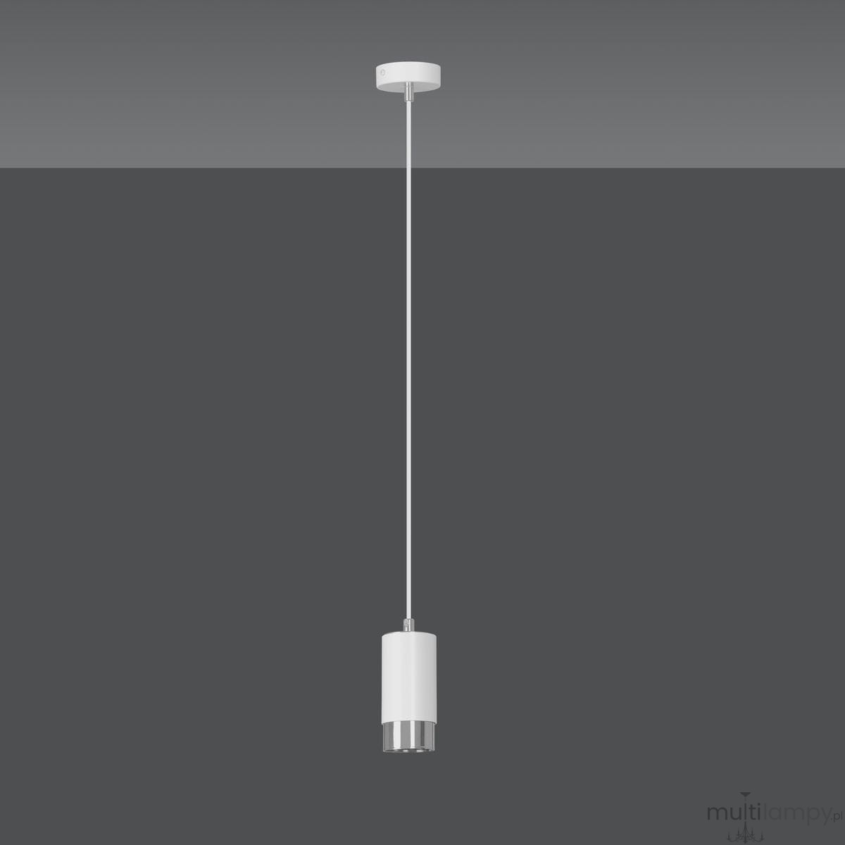 Lampa wisząca Fumiko 1-punktowa w kolorze białym z chromowanym detalem, zawieszona na cienkim przewodzie. Kształt cylindryczny, z górną częścią białą i dolną chromowaną. Prosta, nowoczesna konstrukcja, idealna do aranżacji wnętrz.