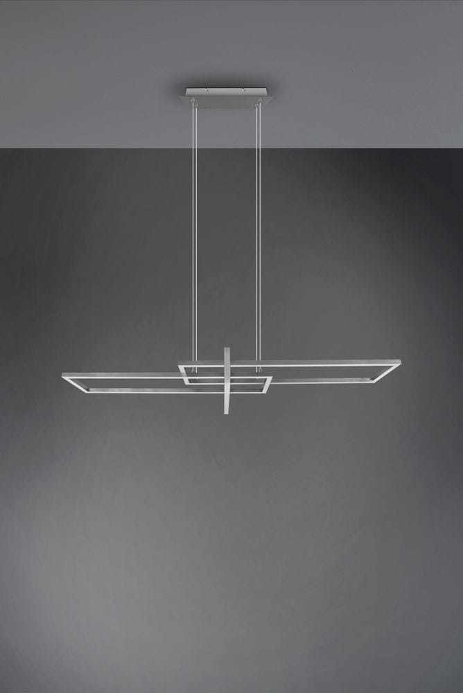 Lampa wisząca Salinas LED 3-punktowa w kolorze niklowym, z prostokątnym, minimalistycznym abażurem. Ujęcie frontalne, zawieszona na dwóch cienkich linkach, zamontowana do sufitu na prostokątnej podstawie. Tło w odcieniach szarości.