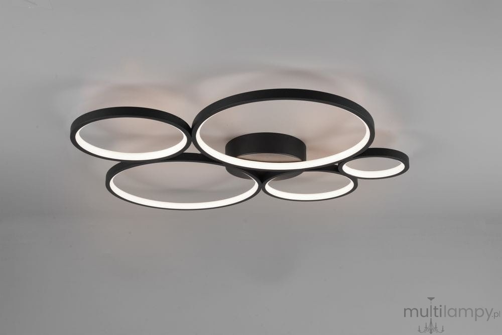 Czarna lampa sufitowa LED Rondo z pięcioma punktami świetlnymi w formie okręgów. Okręgi mają białe, podświetlane krawędzie i są zamontowane na centralnej podstawie. Lampa prezentuje nowoczesny styl, idealna do aranżacji wnętrz.