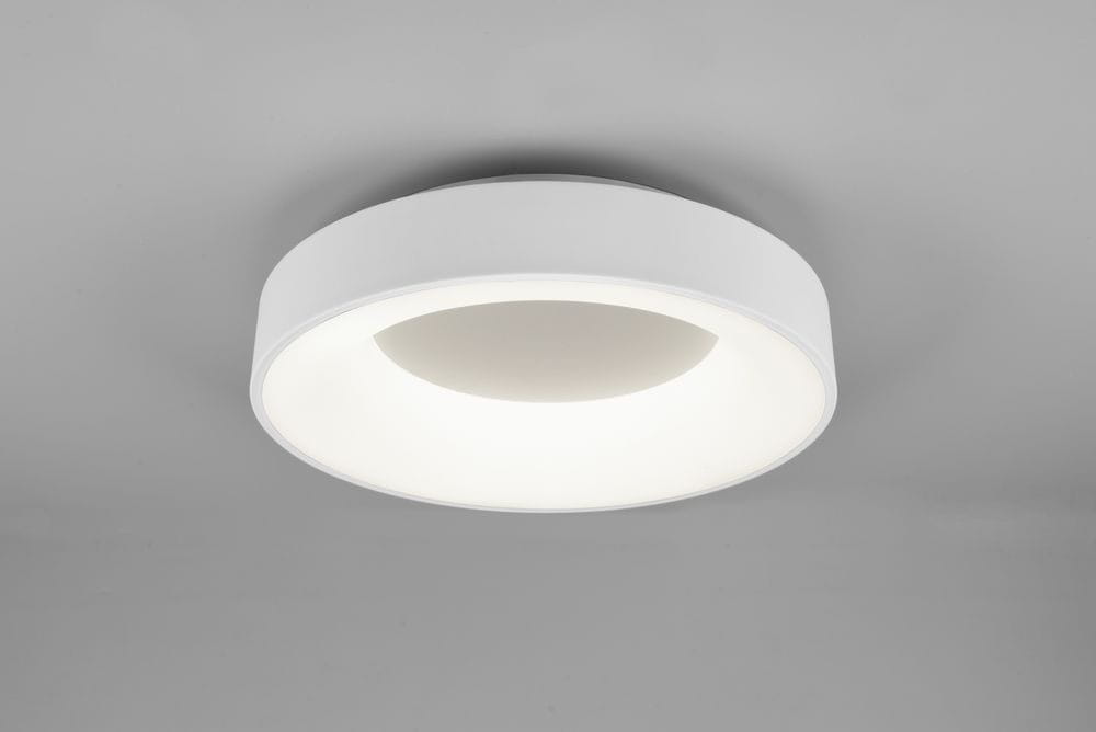 Plafon Girona LED 4000K w kolorze białym, o okrągłym kształcie, zamontowany na suficie. Oświetlenie emituje jasne, neutralne światło. Obudowa matowa, minimalistyczny design, idealny do nowoczesnych wnętrz.
