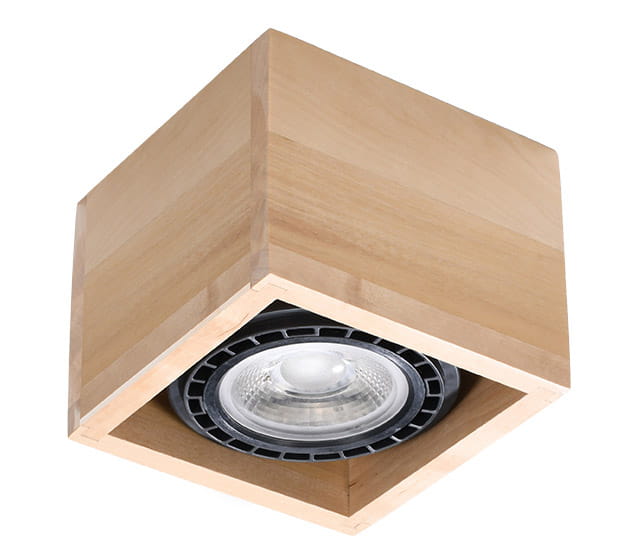 Lampa sufitowa Quatro 1-punktowa, wykonana z drewna, w kształcie kwadratu. Widoczna lampa halogenowa w czarnym uchwycie, umieszczona w centralnej części. Ujęcie z dołu, pokazujące gładką, naturalną fakturę drewna oraz nowoczesny design.