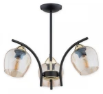 Żyrandol 3-punktowy Maral w kolorze czarnym z bursztynowymi kloszami. Produkt z metalowym stelażem, z trzema zaokrąglonymi kloszami, mocowany do sufitu. Elegancki design z elementami złotymi, idealny do nowoczesnych wnętrz.