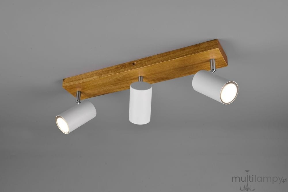 Lampa sufitowa Marley 3-punktowa z drewnianym mocowaniem i trzema białymi reflektorami. Reflektory mają cylindryczny kształt, a całość zamontowana jest na tle szarym.