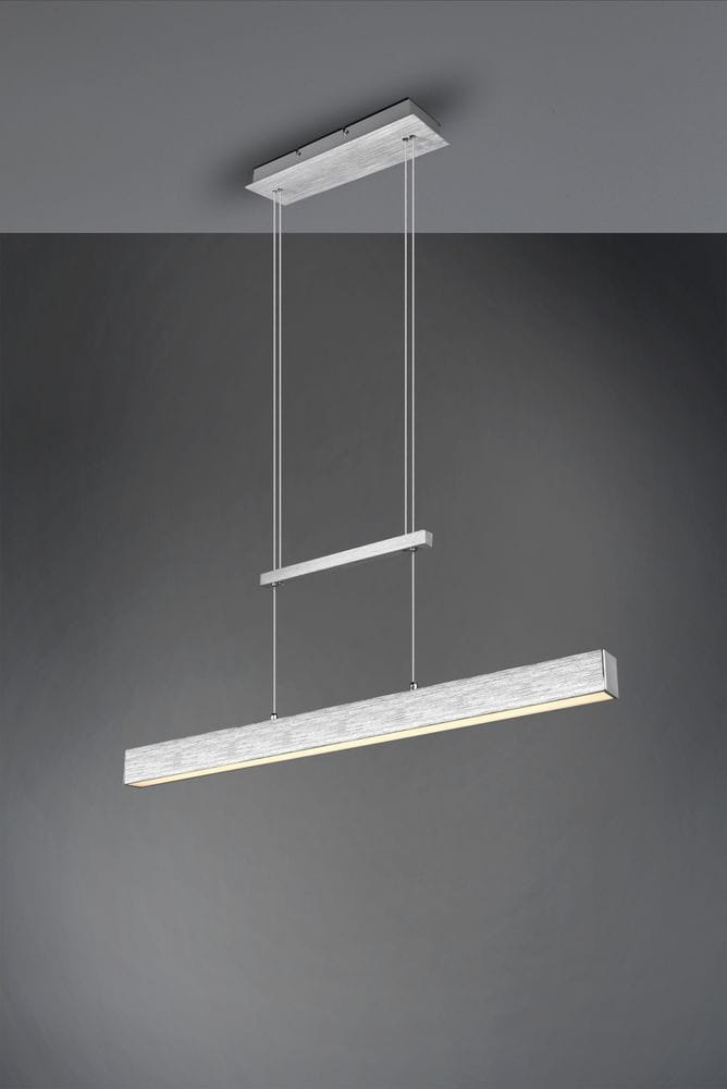 Lampa wisząca Paros LED 3-punktowa, aluminiowa, w kolorze srebrnym. Posiada dwa poziome elementy, zawieszone na cienkich linkach, montowane do sufitu. Prosty, nowoczesny design, idealna do minimalistycznych wnętrz.