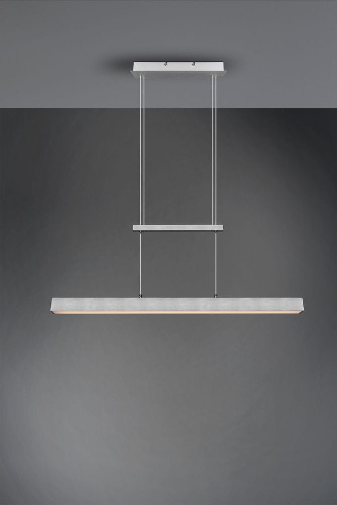 Lampa wisząca Paros LED 3-punktowa w kolorze aluminiowym. Posiada prostokątny, matowy klosz zawieszony na cienkich linkach. Ujęcie frontalne, na szarym tle, podkreślające nowoczesny design i elegancki charakter produktu.