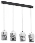 Czarna lampa wisząca Meru z czterema punktami świetlnymi, z metalowymi kloszami o falistym kształcie. Utrzymana w minimalistycznym stylu, z prostokątnym, czarnym stelażem. Kable zawieszenia w białym kolorze.