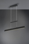 Czarna lampa wisząca Paros LED z trzema punktami świetlnymi, z prostokątnym kloszem i metalowym mocowaniem. Ujęcie z boku, zawieszona na cienkich linkach. Minimalistyczny design, idealna do nowoczesnych wnętrz. Tło w odcieniach szarości.