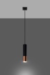 Loopez lampa wisząca 1-punktowa w kolorze czarnym z miedzianym wykończeniem. Cylindryczna konstrukcja, zawieszona na czarnym przewodzie, ukazuje połyskujący miedziany detal u dołu. Prosty, nowoczesny design na jednolitym tle.