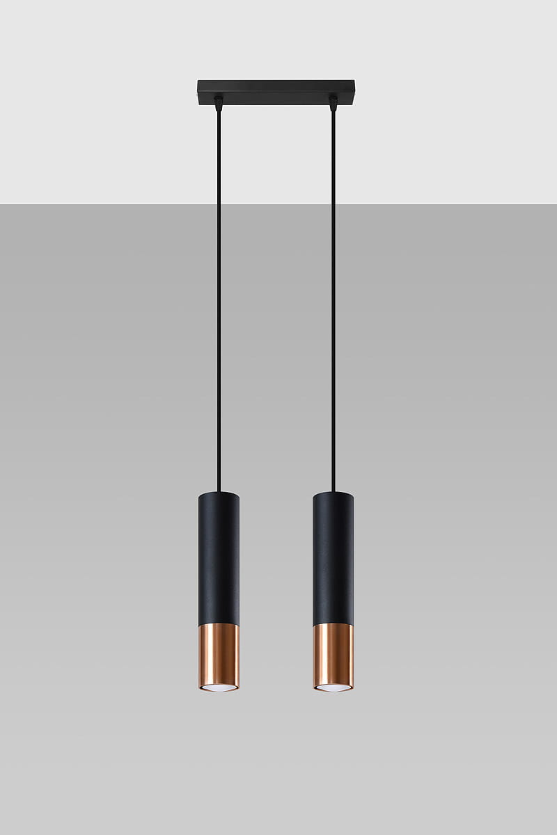 Loopez lampa wisząca 2-punktowa w kolorze czarnym i miedzianym, składająca się z dwóch cylindrycznych kloszy, zawieszona na cienkich linkach. Klosze mają matowe wykończenie u góry i miedzianą dolną część. Całość montowana na prostokątnej podstawie.