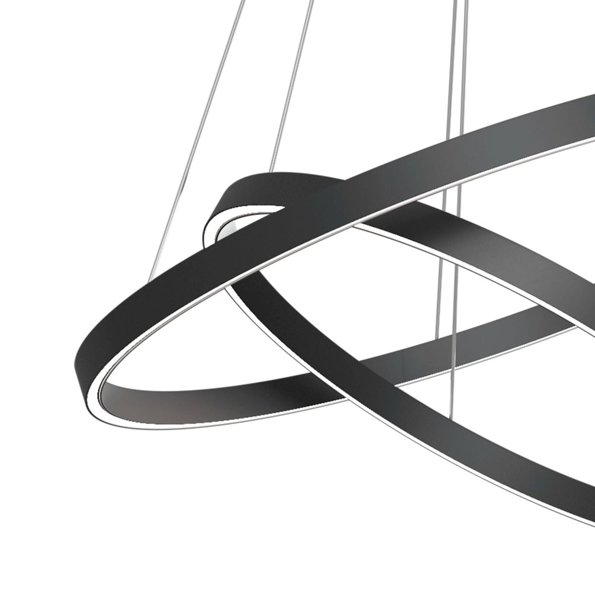 Czarna lampa wisząca Rim 4000K, dwupunktowa, złożona z dwóch okrągłych pierścieni o matowej powierzchni, zawieszona na cienkich linkach. Lampa emituje białe światło, widoczna jest wewnętrzna krawędź z białym wykończeniem.