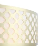 Lampa wisząca Verno Old Gold w kolorze złotym, z sześcioma punktami świetlnymi. Klosz z metalową, ażurową strukturą w kształcie rombów, z białym materiałem wewnętrznym. Ujęcie z boku, ukazujące szczegóły wzoru i faktury.