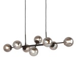 Lampa wisząca Erimida 8-punktowa w kolorze czarnym z metalowymi, odbijającymi światło kulami. Ułożona w poziomie, z wiszącymi przewodami, zapewnia nowoczesny wygląd. Osiem żarówek umieszczonych na długich ramionach tworzy unikalny efekt świetlny.