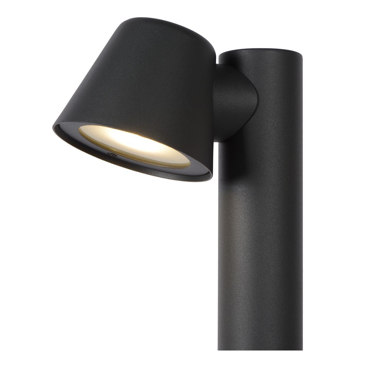 Lampa ogrodowa Dingo H70 w kolorze antracytowym, stojąca, z pojedynczym źródłem światła. Klosz w kształcie stożka, zamontowany na cylindrycznej podstawie. Wykończenie matowe, nowoczesny design, idealna do oświetlenia przestrzeni na świeżym powietrzu.