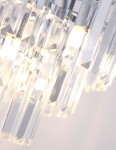 Lampa wisząca Monaco z 15 punktami świetlnymi, wykonana z przezroczystego szkła, z kryształowymi elementami w formie prostokątnych pryzmatów. Ujęcie zbliżeniowe, ukazujące detale struktury i refleksy świetlne.