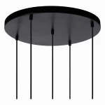 Czarna lampa wisząca Joanet 5-punktowa, widok od góry. Okrągła podsufitka z metalicznym wykończeniem, z pięcioma cienkimi przewodami zawieszającymi. Prosta, nowoczesna konstrukcja. Tło białe, co podkreśla elegancki design lampy.