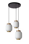 Lampa wisząca Gosse 3-punktowa w kolorze czarnym. Posiada trzy białe klosze z wyraźnym żłobieniem, zakończone złotymi pierścieniami. Zawieszona na czarnych linkach z okrągłą podstawą. Klosze mają cylindryczny kształt.