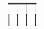Czarna lampa wisząca LED Lorenz 4-punktowa, składająca się z czterech cylindrycznych punktów świetlnych zawieszonych na cienkich linkach. Ujęcie frontalne, produkt zamontowany na prostokątnej podstawie. Idealna do nowoczesnych wnętrz.