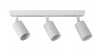Lampa sufitowa Spoti 3-punktowa w kolorze białym. Posiada trzy cylindryczne klosze zamontowane na prostokątnej podstawie. Klosze są regulowane, co umożliwia skierowanie światła w różne strony. Produkt jest zamontowany na suficie.