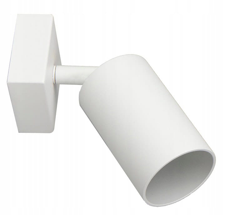 Lampa sufitowa Spoti 1-punktowa w kolorze białym, o cylindrycznym kształcie. Zestawiona z kwadratowym mocowaniem, zamontowana pod kątem. Gładka powierzchnia, matowy wykończenie, idealna do oświetlenia wnętrz.