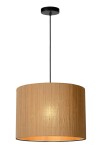 Lampa wisząca Magius 1-punktowa w kolorze czarnym z okrągłym kloszem z naturalnego materiału. Klosz ma teksturowaną powierzchnię i jest zawieszony na cienkim czarnym przewodzie. Widoczna ciepła barwa światła wewnątrz klosza.