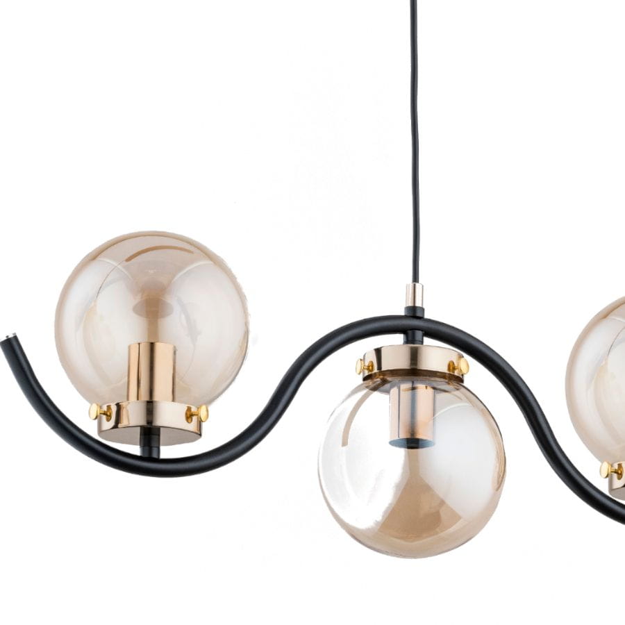 Korda lampa wisząca 5-punktowa w kolorze złotym, z pięcioma szklanymi kulistymi kloszami na czarnym metalowym stelażu. Klosze o delikatnym brązowym odcieniu, umieszczone na falistej konstrukcji, wisi na cienkim przewodzie.