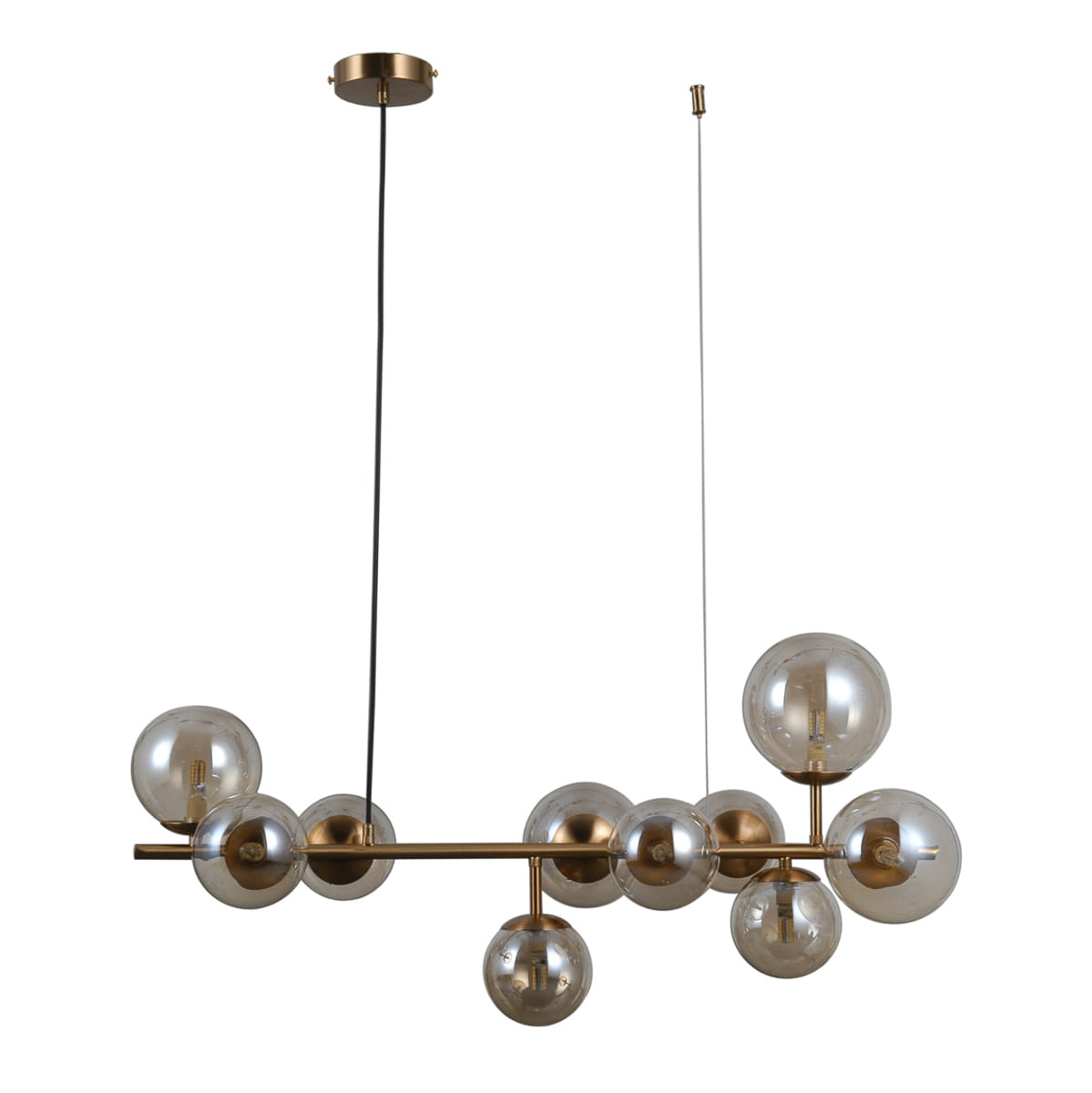 Lampa wisząca Frontera 10-punktowa w kolorze mosiądzu, z przezroczystymi kulistymi kloszami. Ujęcie z boku, ukazujące wiszący design i rozmieszczenie żarówek na metalowym stelażu. Cienki czarny kabel i mosiężny sufitowy uchwyt.